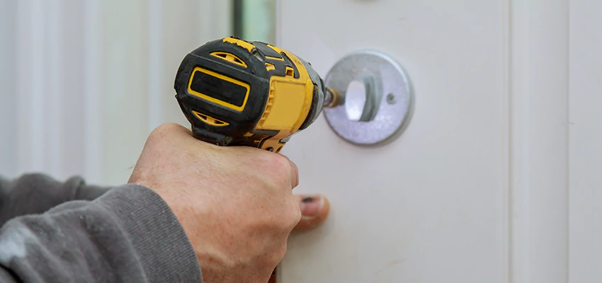 Street Locksmith For Smart Lock Repair in Quartz Hill, CA