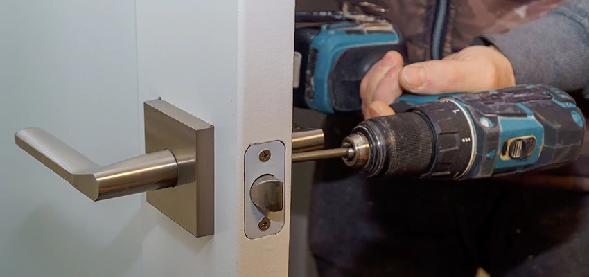 Broken Door Handle Lock Repair in Quartz Hill, California